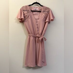 BB DAKOTA by Steve Madden Flutter Sleeve Lace Mini‎ Dress in Soft Pink - S